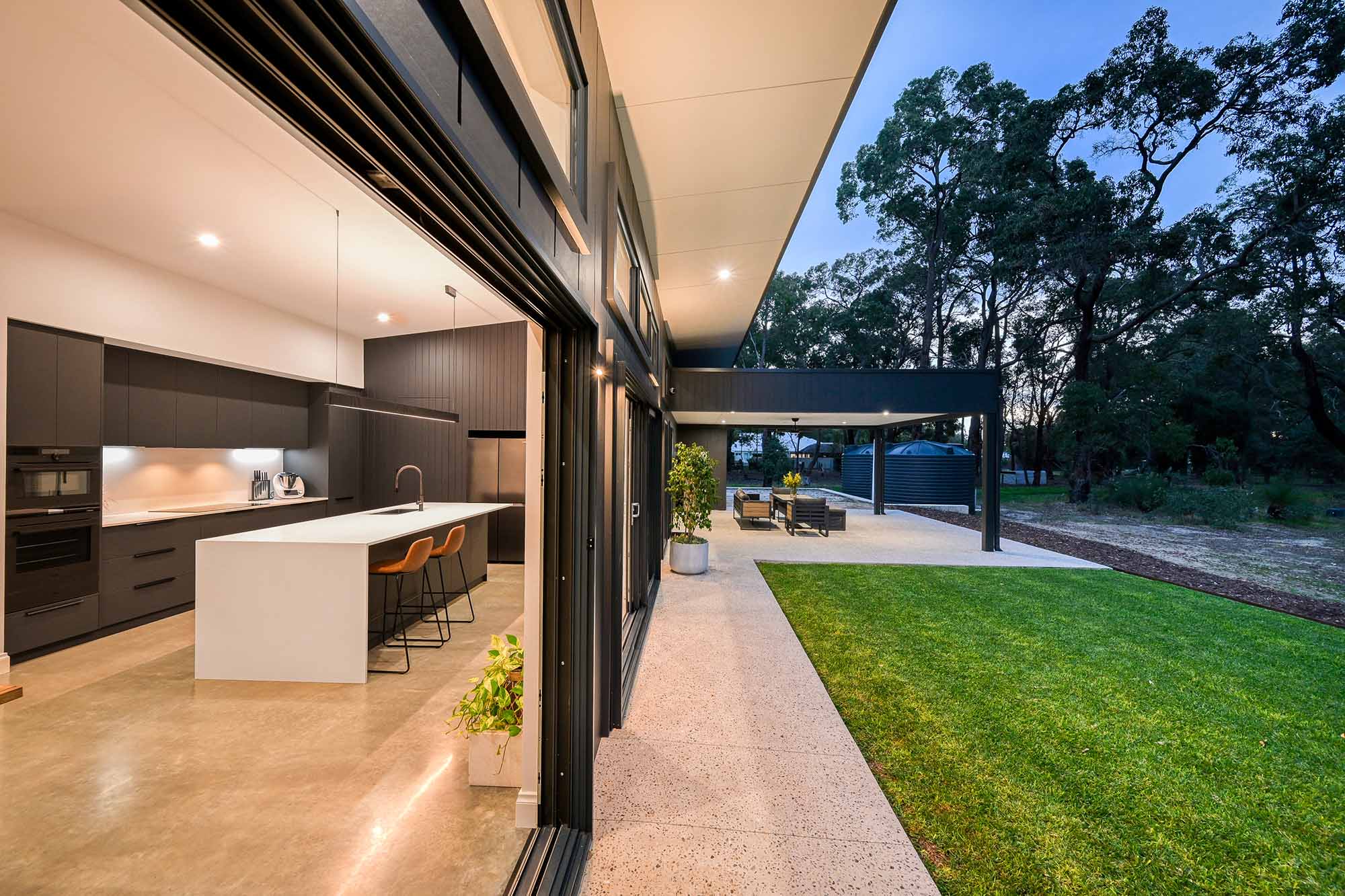 #house101 White Building Co