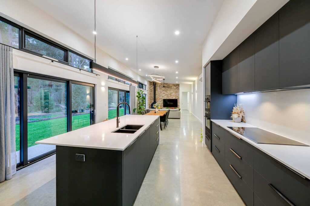 #house101 White Building Co